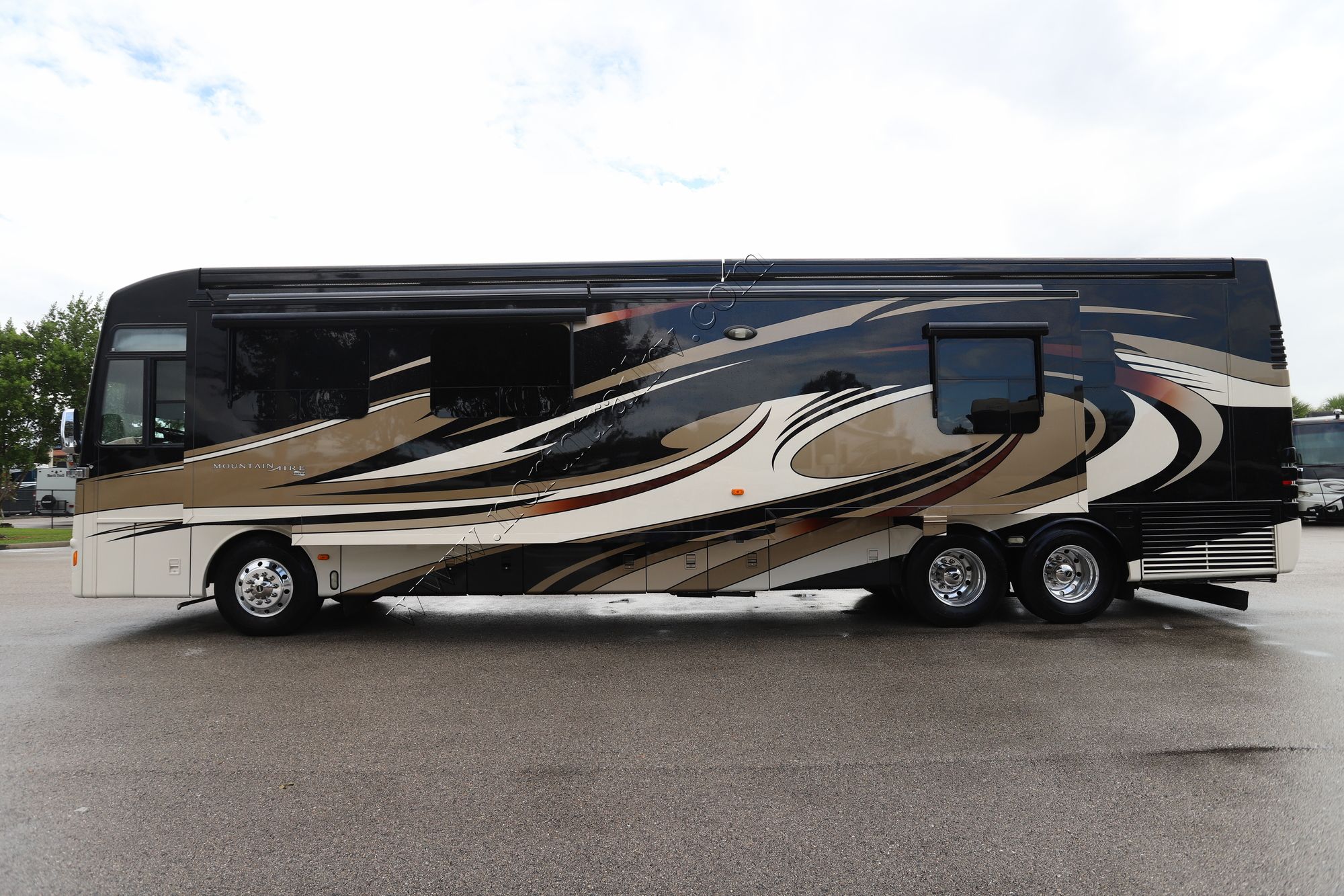 Used 2013 Newmar Mountain Aire 4344 Class A  For Sale