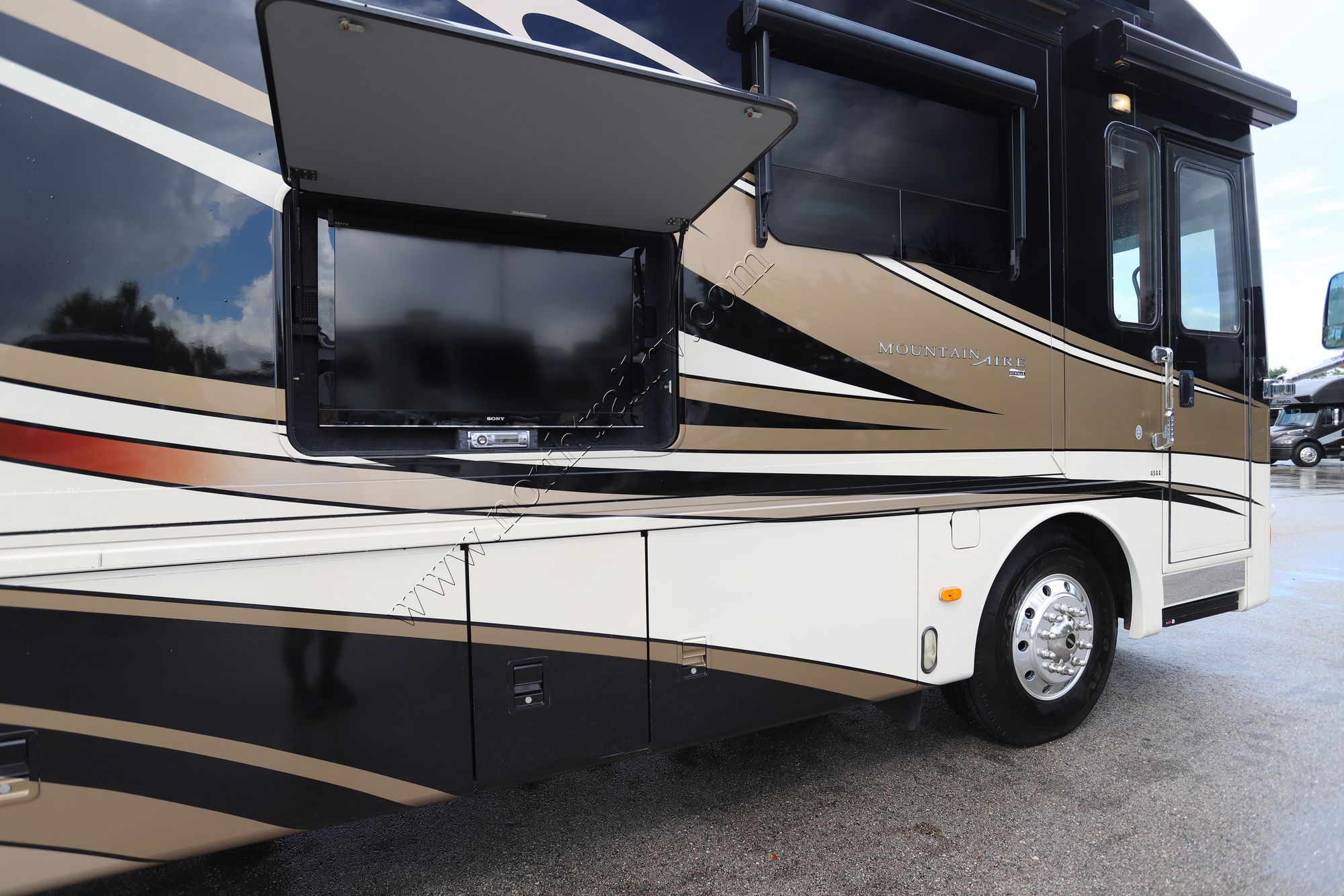 Used 2013 Newmar Mountain Aire 4344 Class A  For Sale