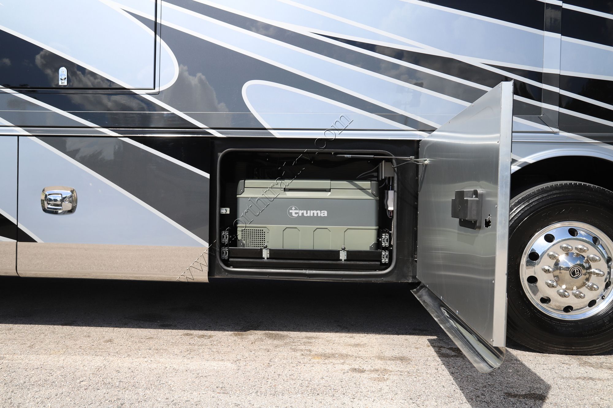 New 2026 Tiffin Motor Homes Zephyr 45PZ Class A  For Sale