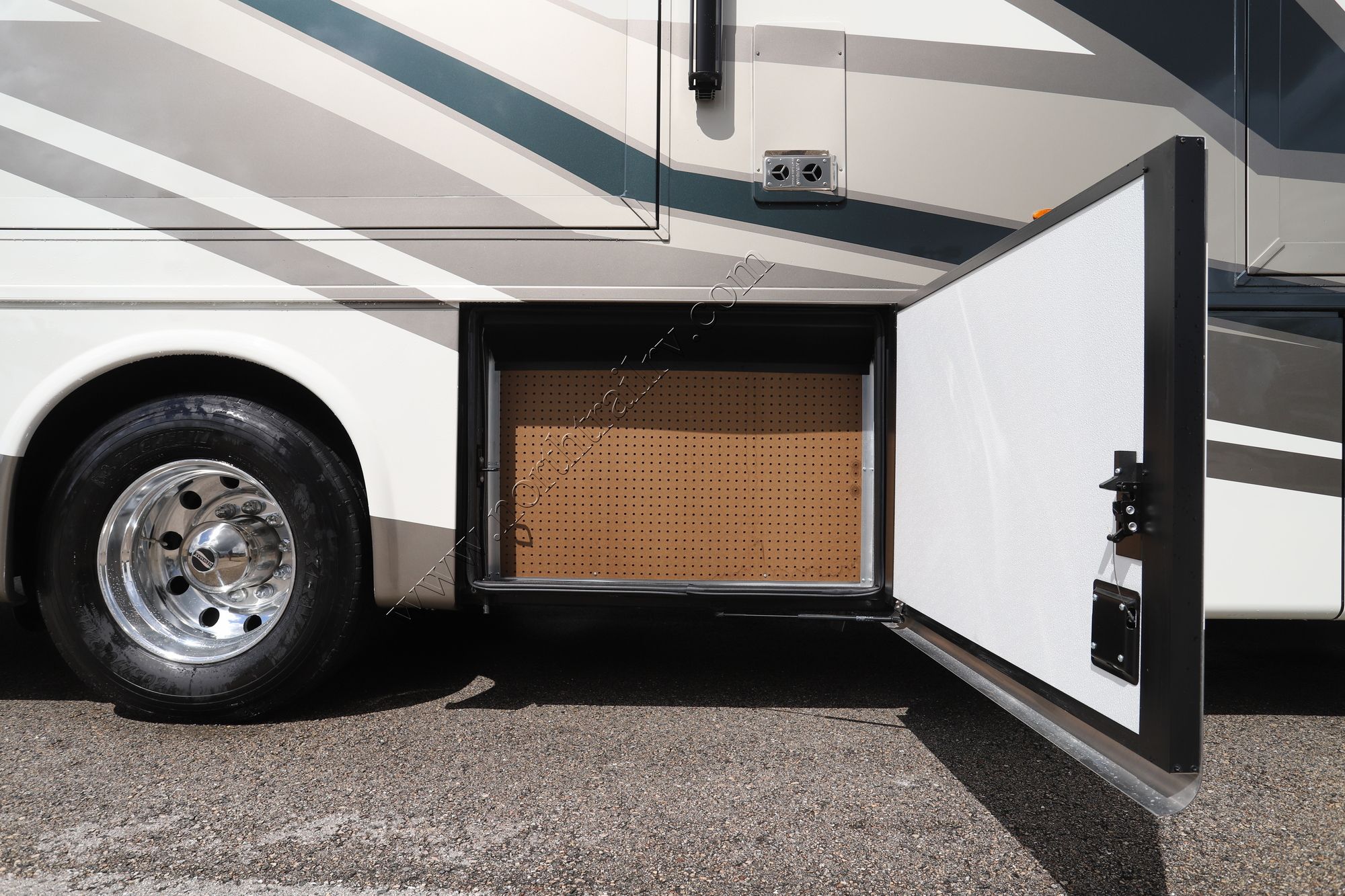 Used 2024 Newmar Kountry Star 4070 Class A  For Sale