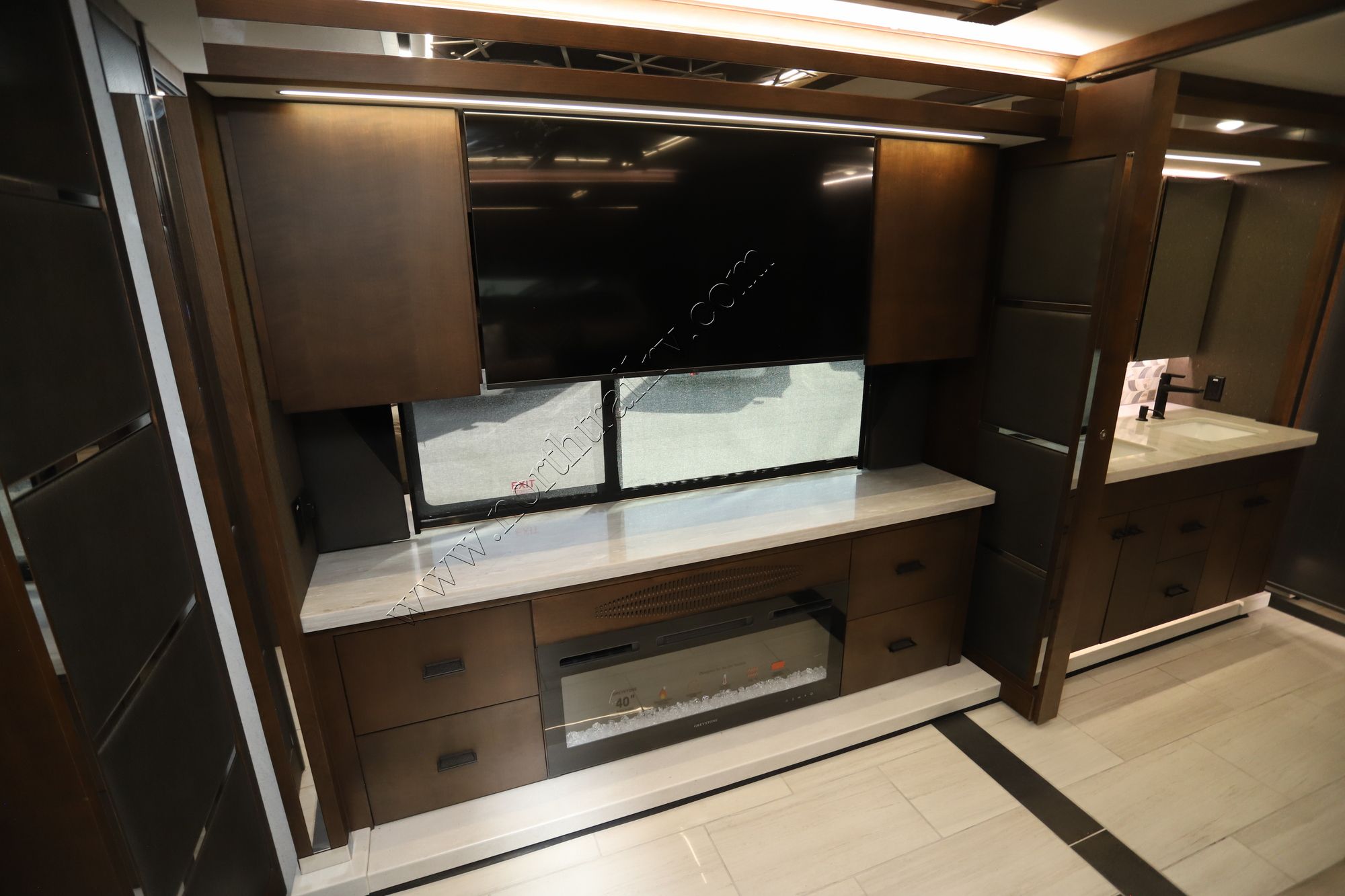 New 2026 Tiffin Motor Homes Zephyr 45PZ Class A  For Sale