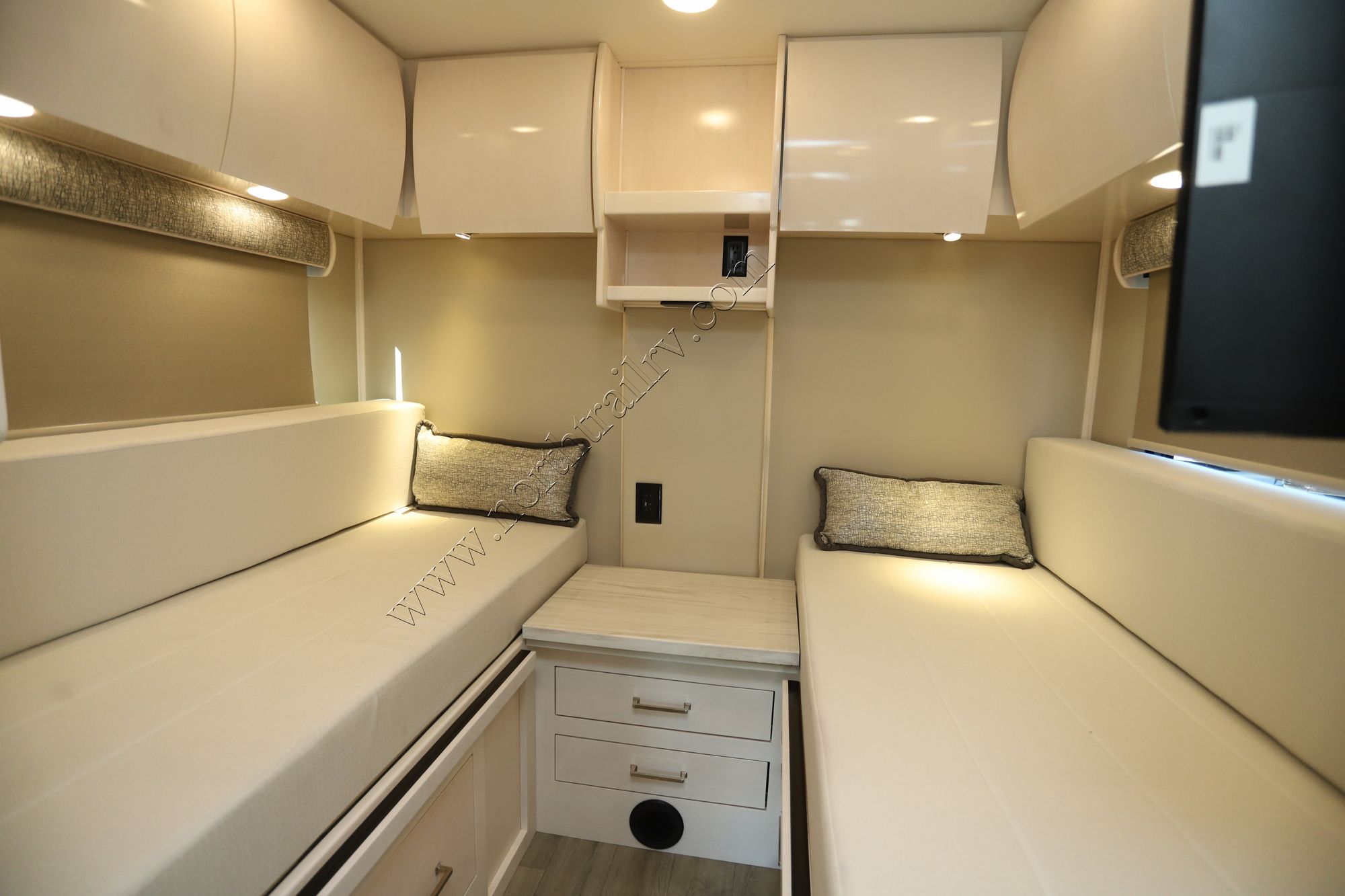 Used 2023 Renegade Rv Vienna 25 VTBN Class C  For Sale
