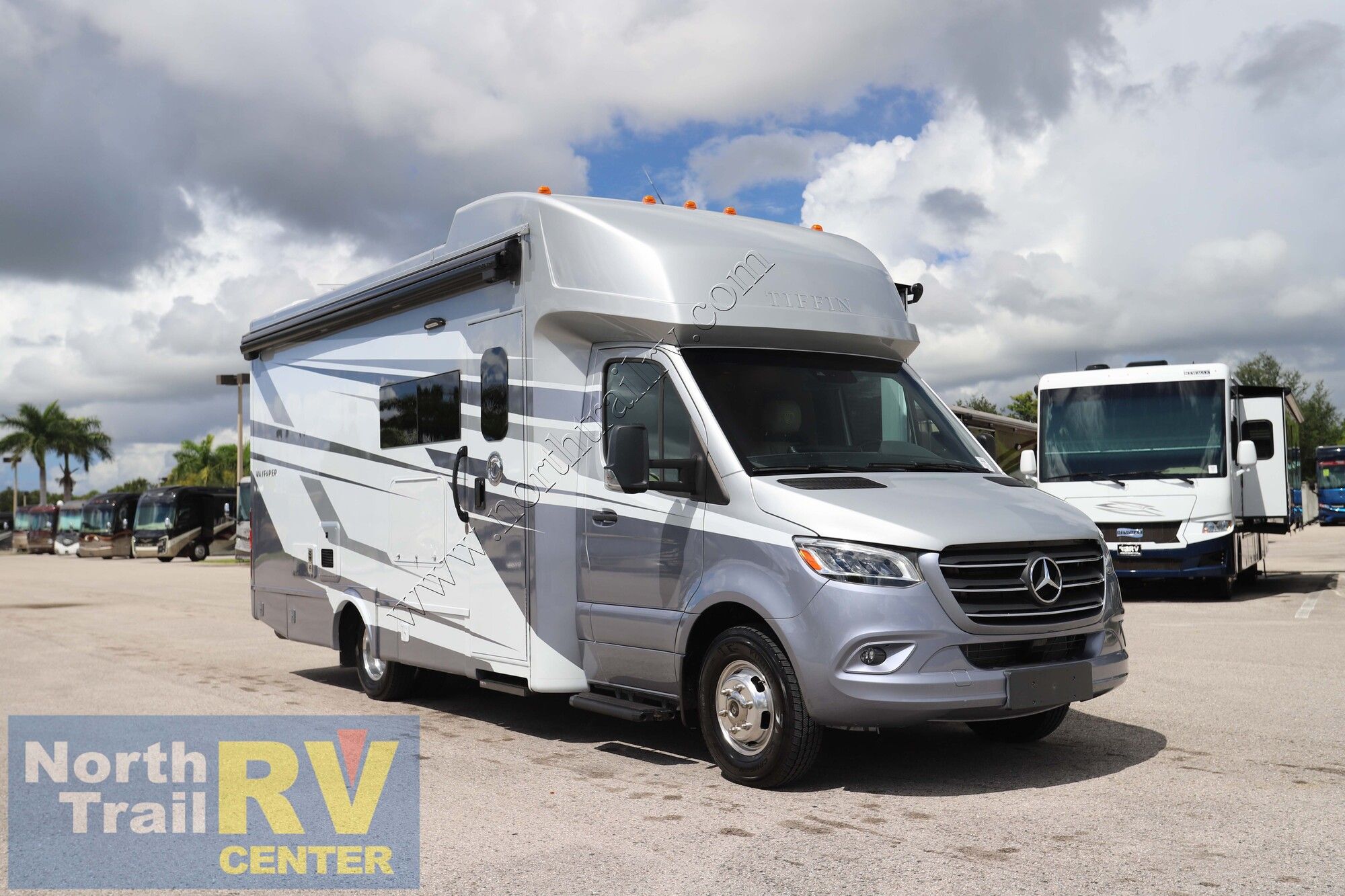 Used 2025 Tiffin Motor Homes Wayfarer 25XRW Class C  For Sale