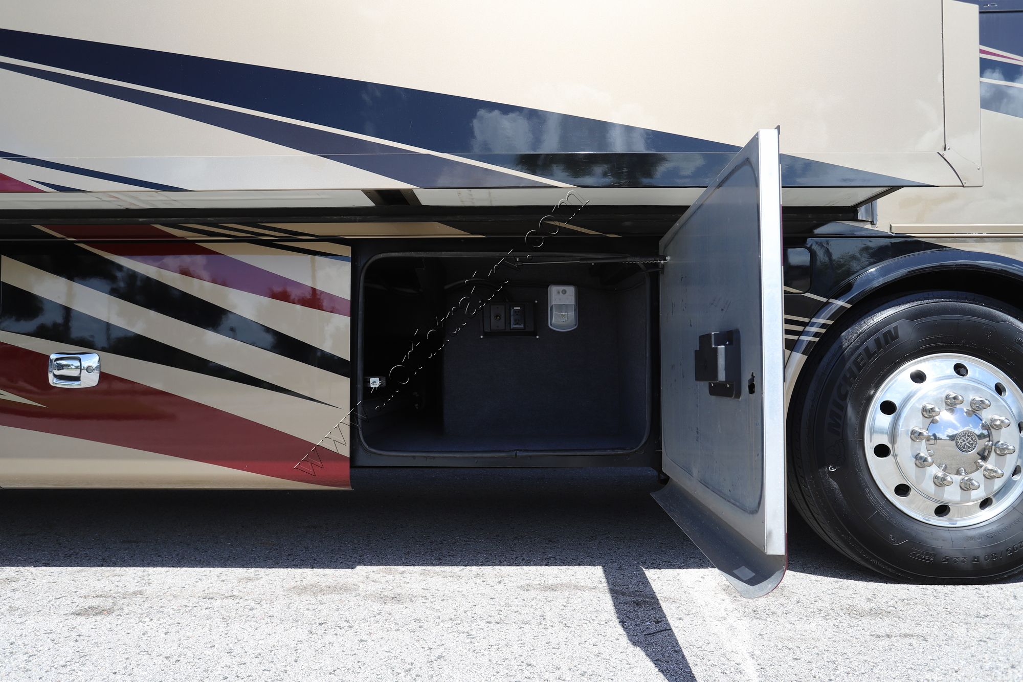 Used 2014 Tiffin Motor Homes Allegro Bus 40QBP Class A  For Sale