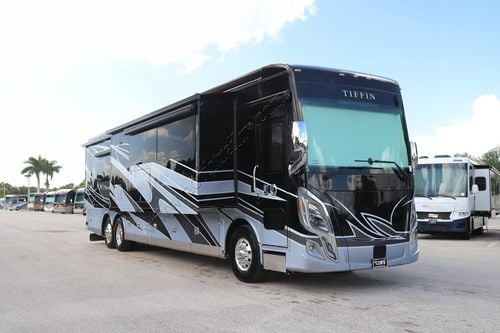 2026 Tiffin Motor Homes Zephyr 45PZ