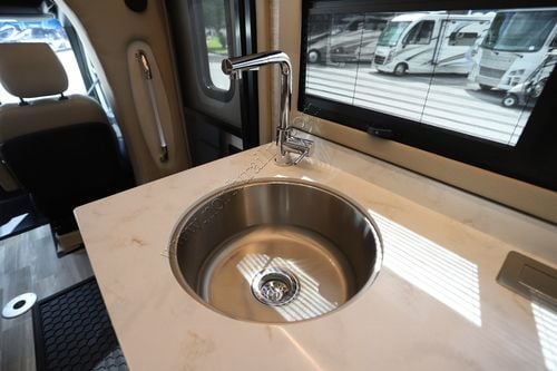 2025 Tiffin Motor Homes Wayfarer 25XRW