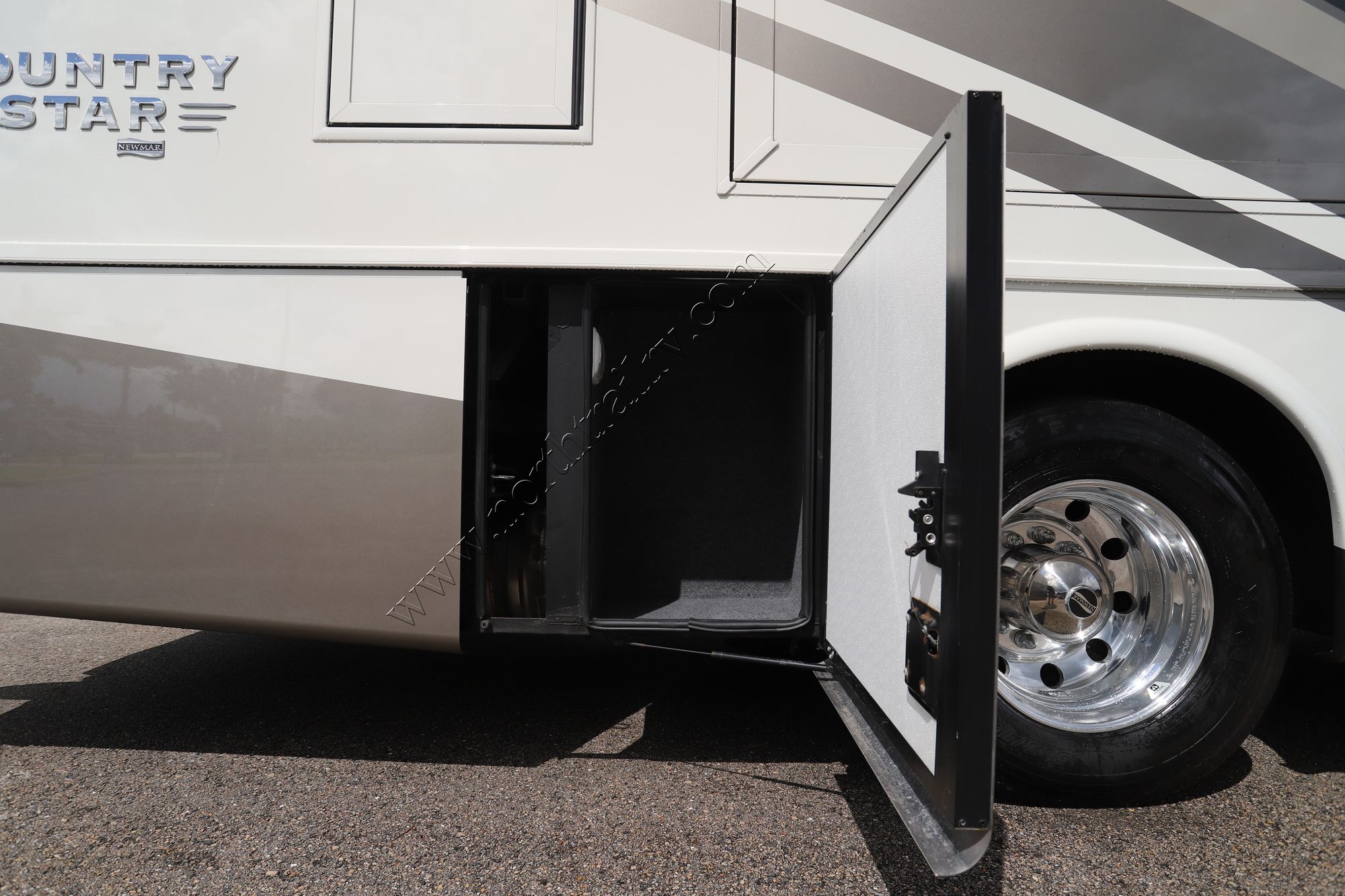 Used 2024 Newmar Kountry Star 4070 Class A  For Sale