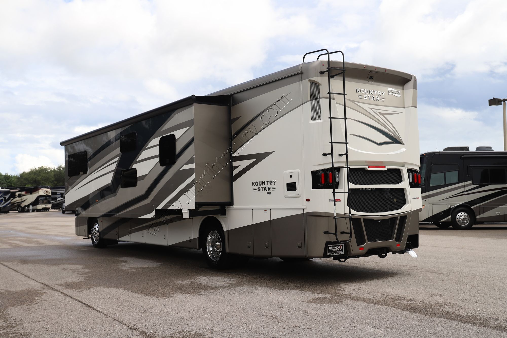 Used 2024 Newmar Kountry Star 4070 Class A  For Sale