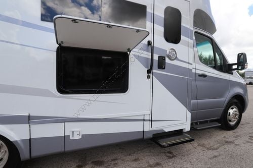 2025 Tiffin Motor Homes Wayfarer 25XRW