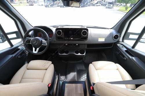 2025 Tiffin Motor Homes Wayfarer 25XRW