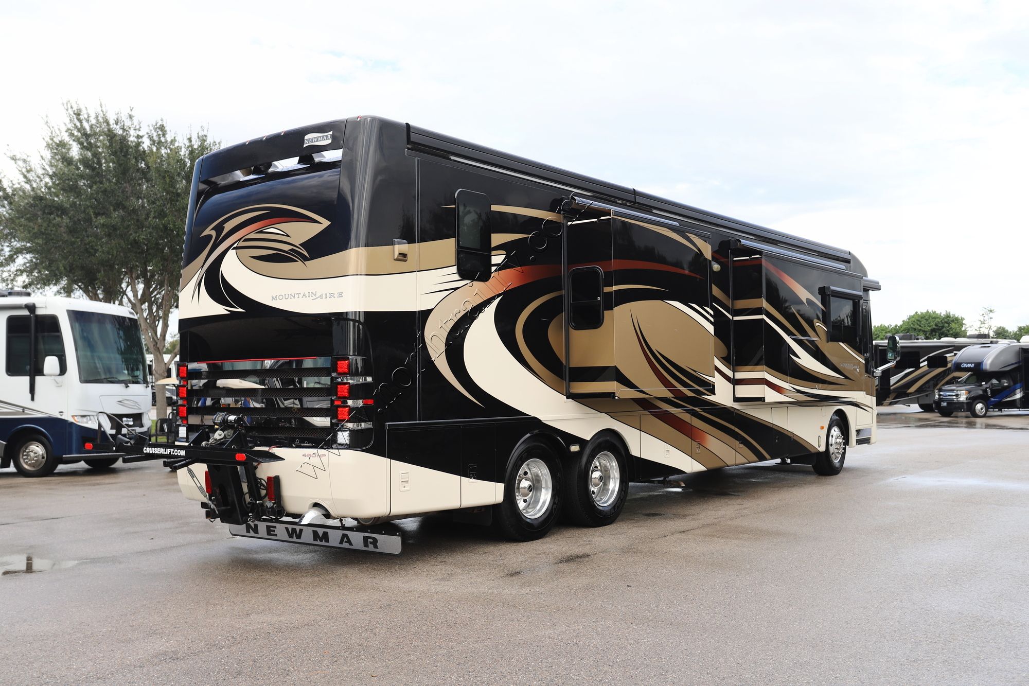 Used 2013 Newmar Mountain Aire 4344 Class A  For Sale