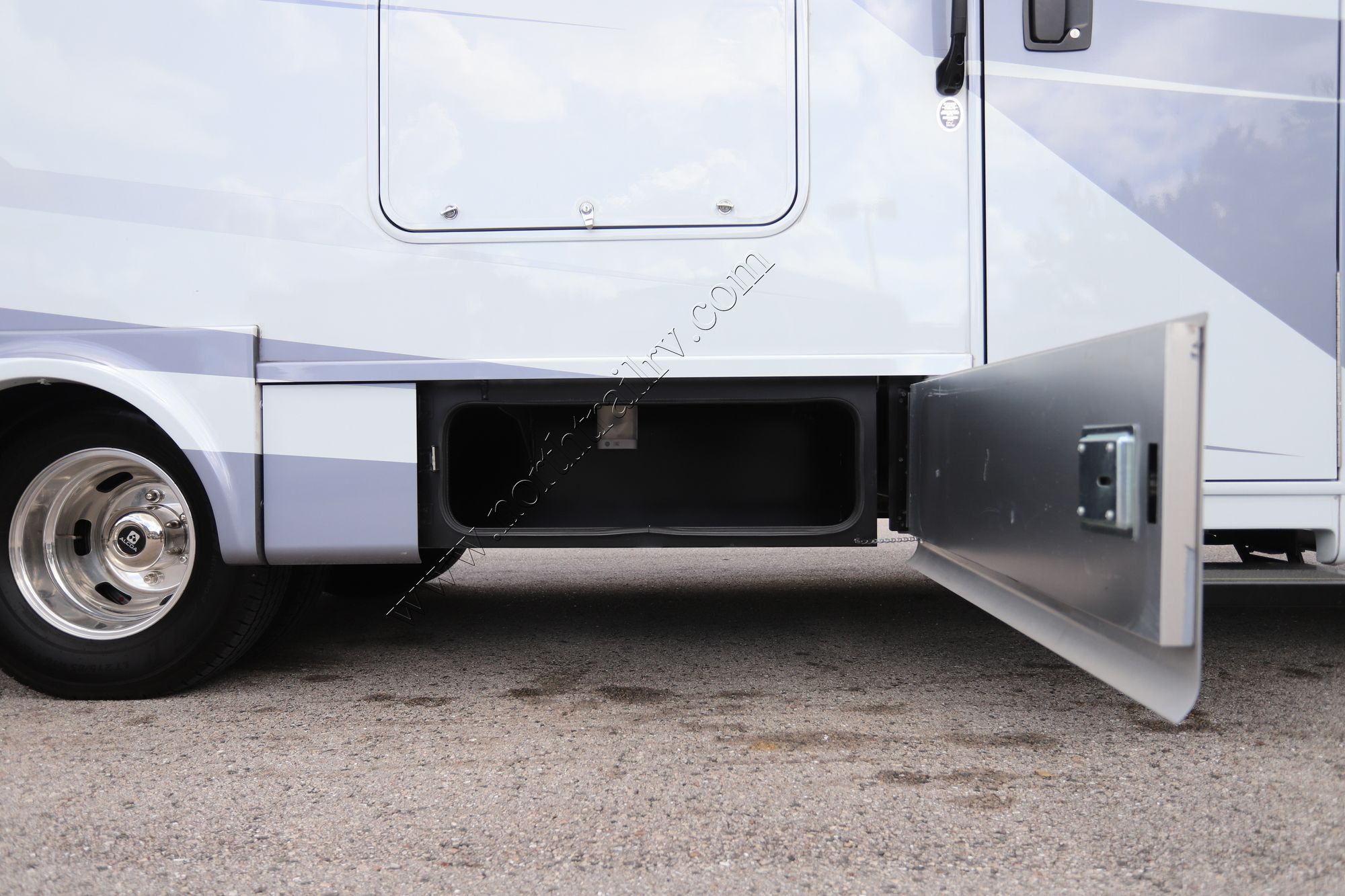 Used 2025 Tiffin Motor Homes Wayfarer 25XRW Class C  For Sale