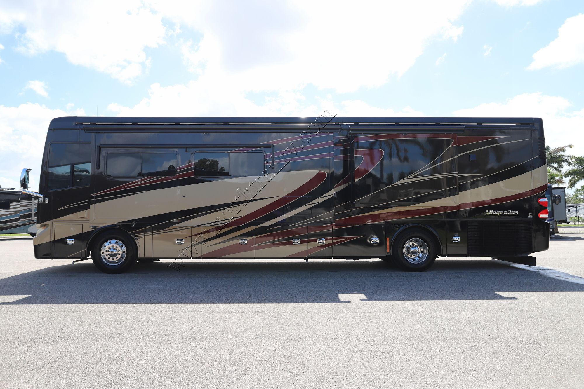 Used 2014 Tiffin Motor Homes Allegro Bus 40QBP Class A  For Sale