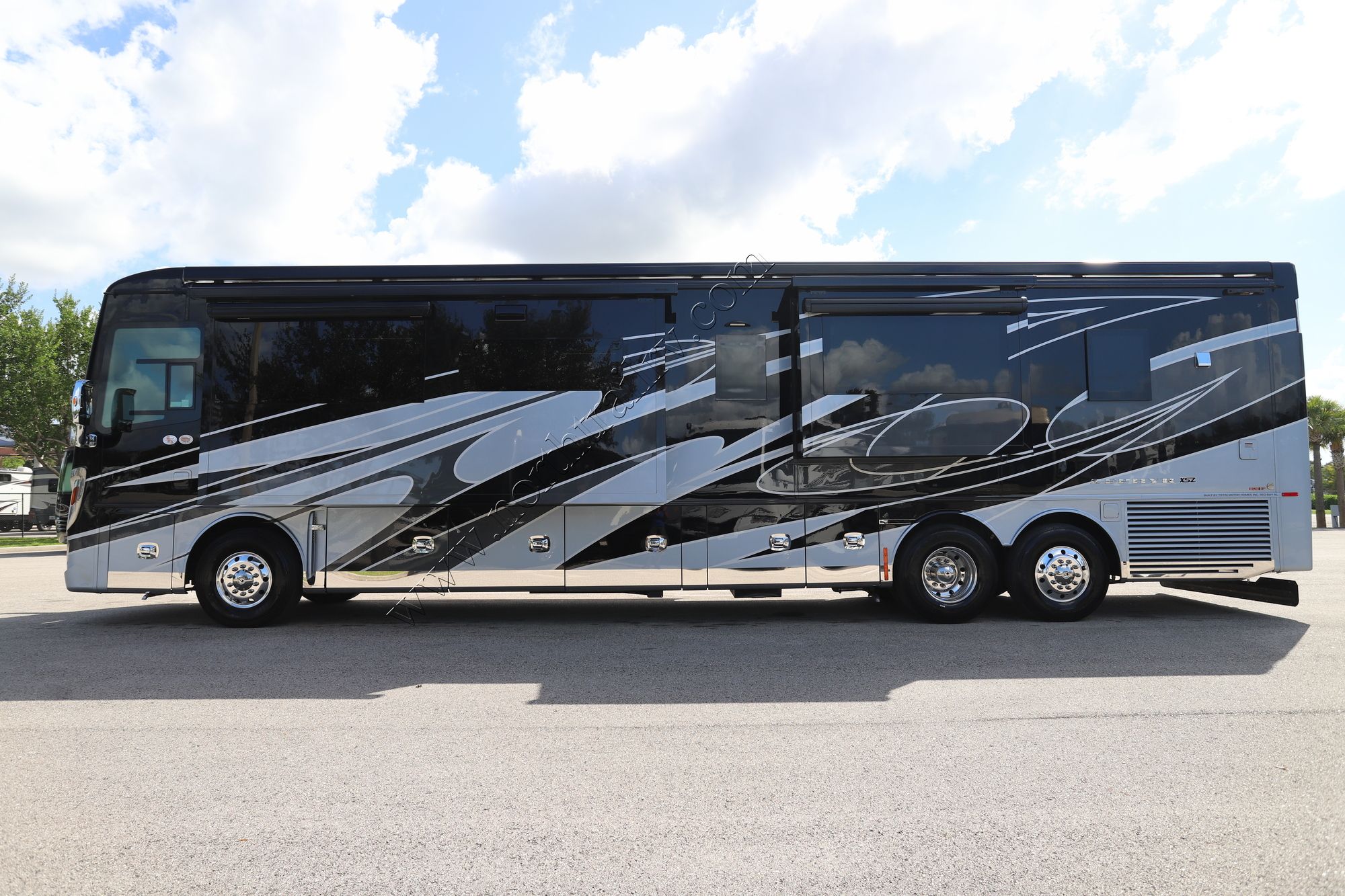 New 2026 Tiffin Motor Homes Zephyr 45PZ Class A  For Sale