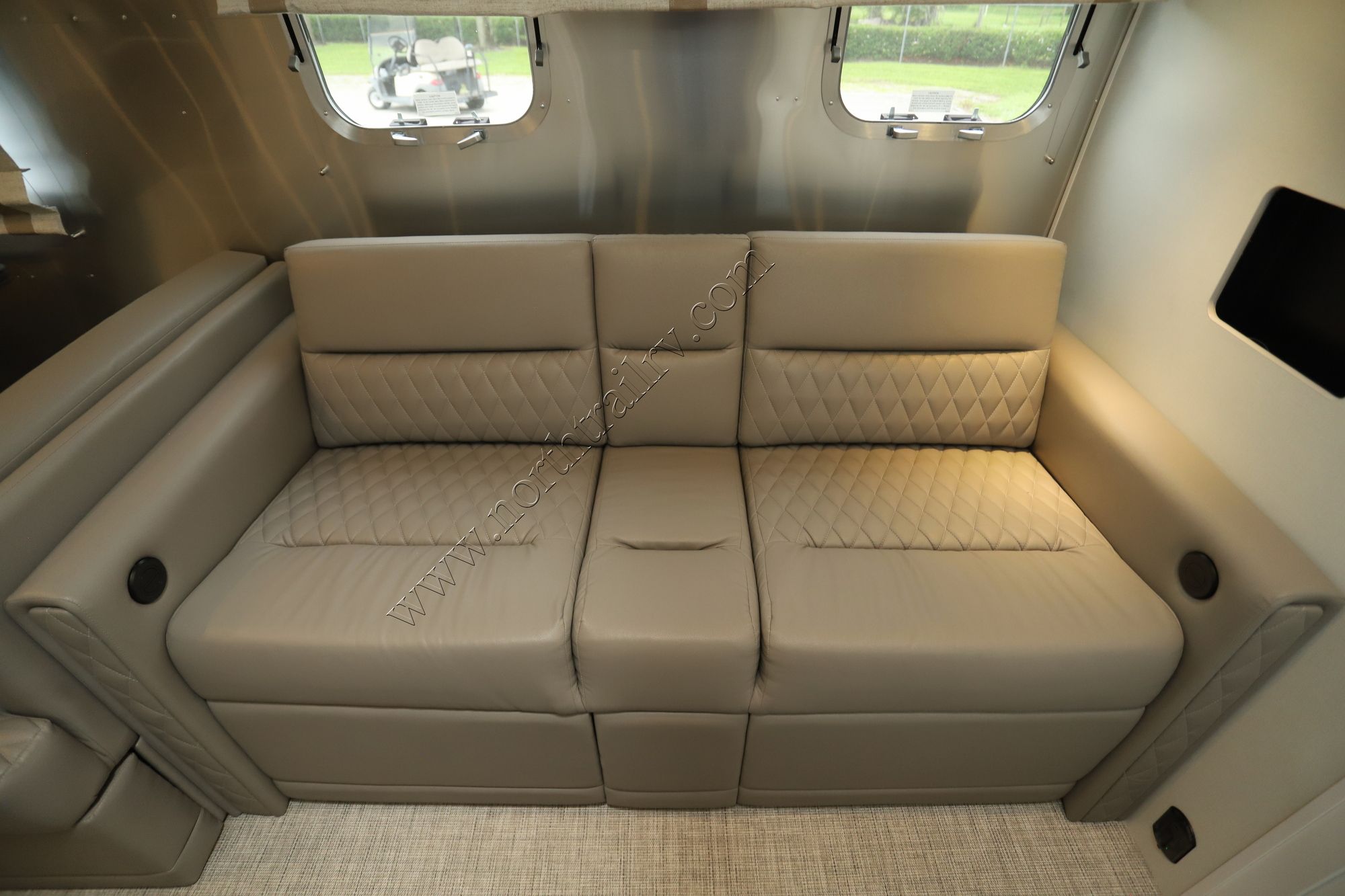 Used 2025 Airstream Classic 33FB Travel Trailer  For Sale