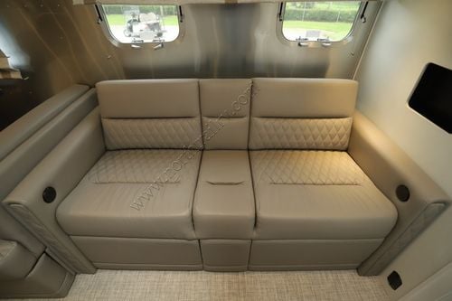 2025 Airstream Classic 33FB