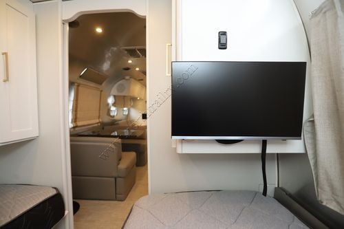 2025 Airstream Classic 33FB