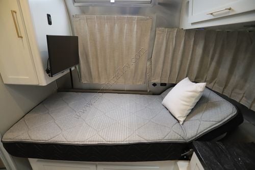 2025 Airstream Classic 33FB