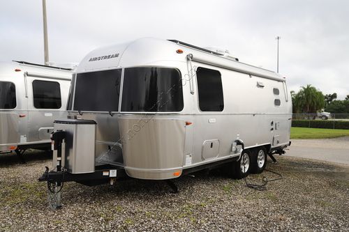 2026 Airstream Flying Cloud 23FB Travel Trailer