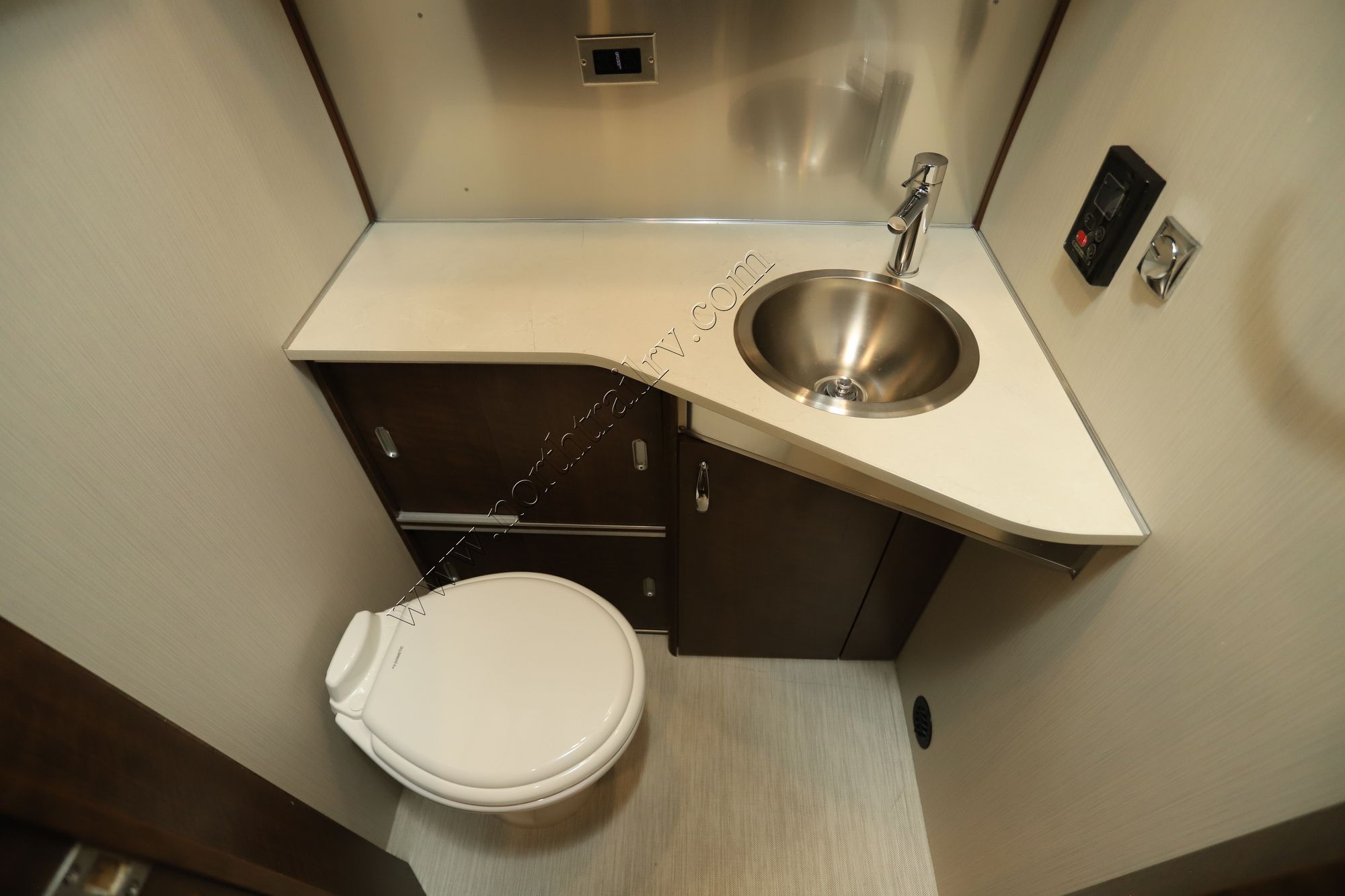 Used 2021 Airstream Globetrotter 25FB Travel Trailer  For Sale
