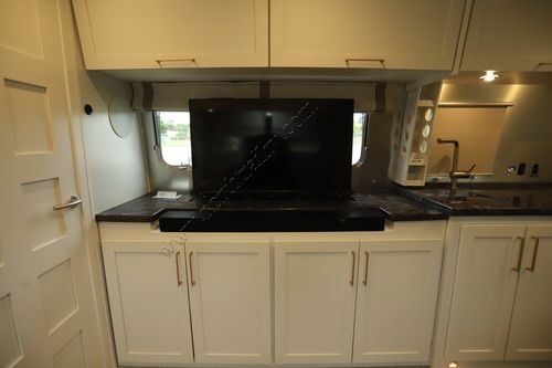 2025 Airstream Classic 33FB