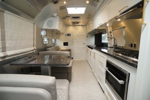 2025 Airstream Classic 33FB
