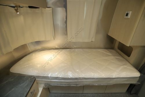 2026 Airstream Flying Cloud 23FB Travel Trailer