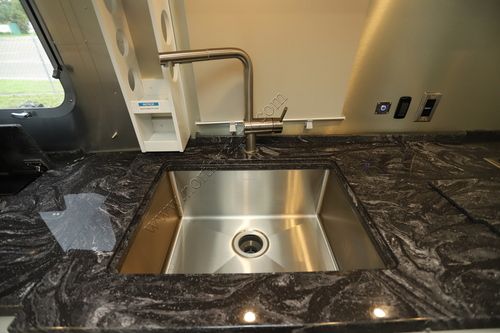 2025 Airstream Classic 33FB