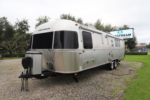 2025 Airstream Classic 33FB