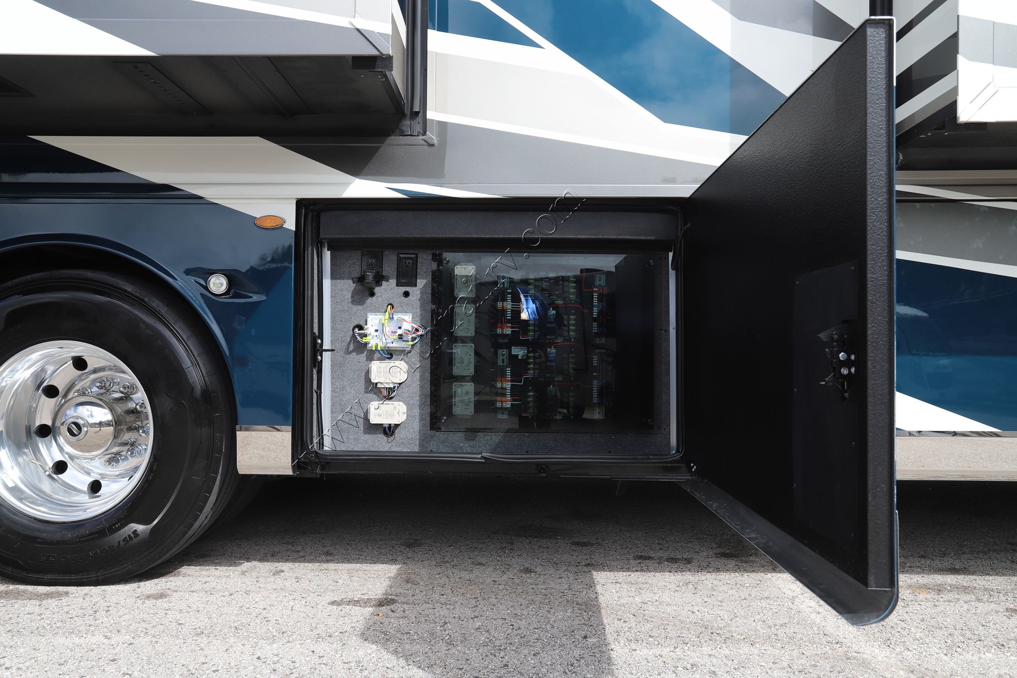 New 2026 Newmar Mountain Aire 4118 Class A  For Sale