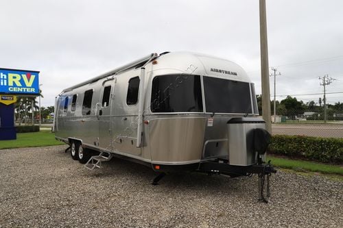 2025 Airstream Classic 33FB
