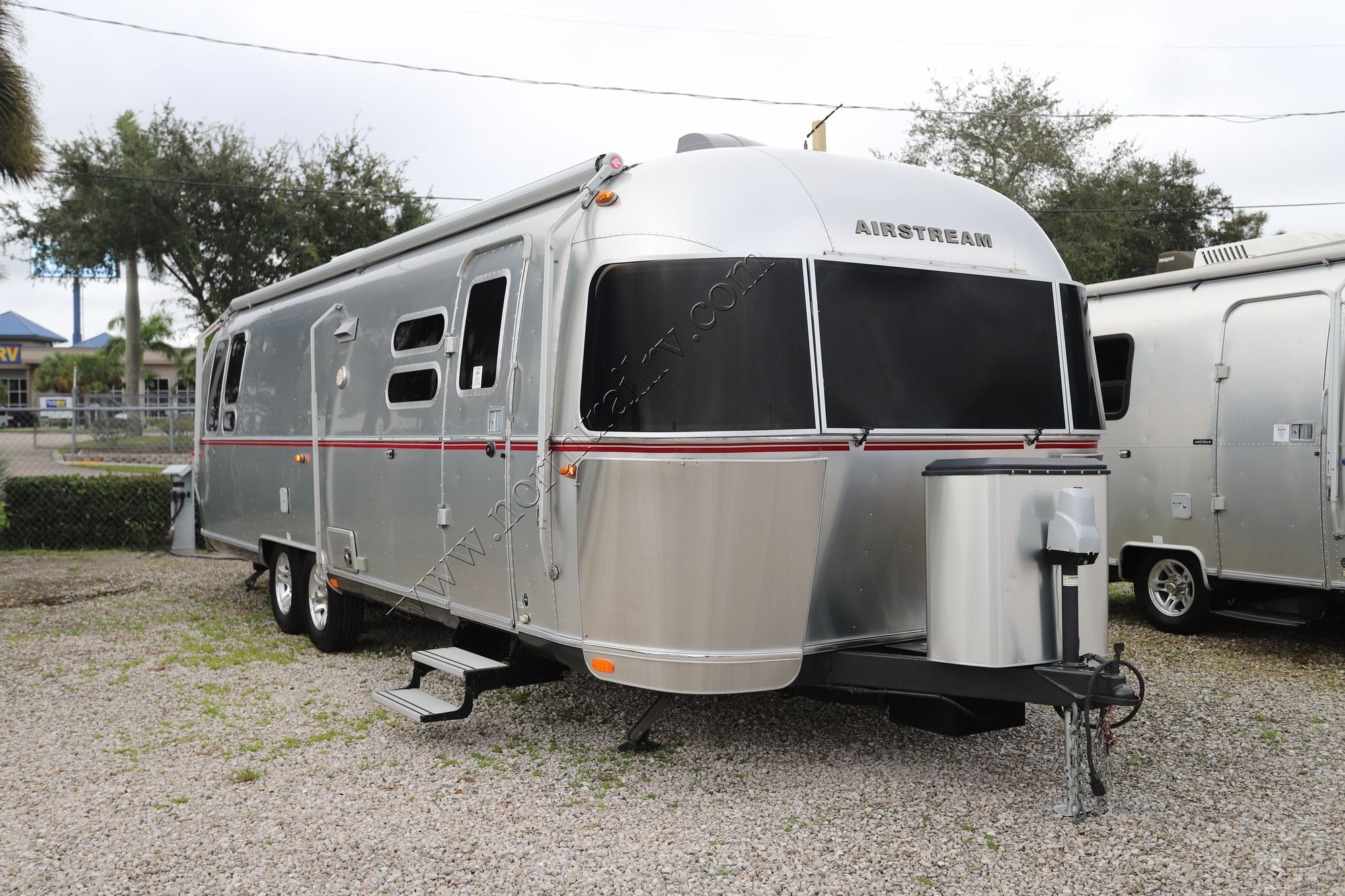 Used 2016 Airstream Flying Cloud FLYING CLOUD 30 Travel Trailer  For Sale