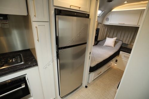 2025 Airstream Classic 33FB