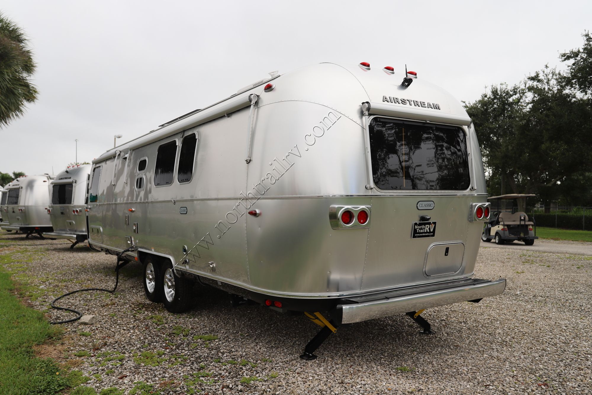 Used 2025 Airstream Classic 33FB Travel Trailer  For Sale