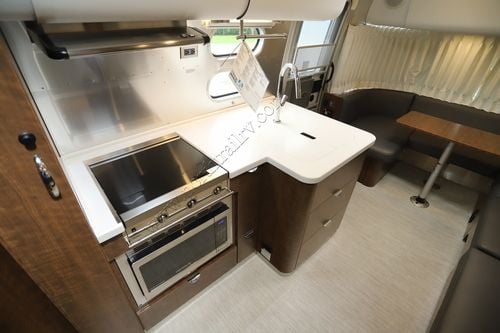 2021 Airstream Globetrotter 25FB