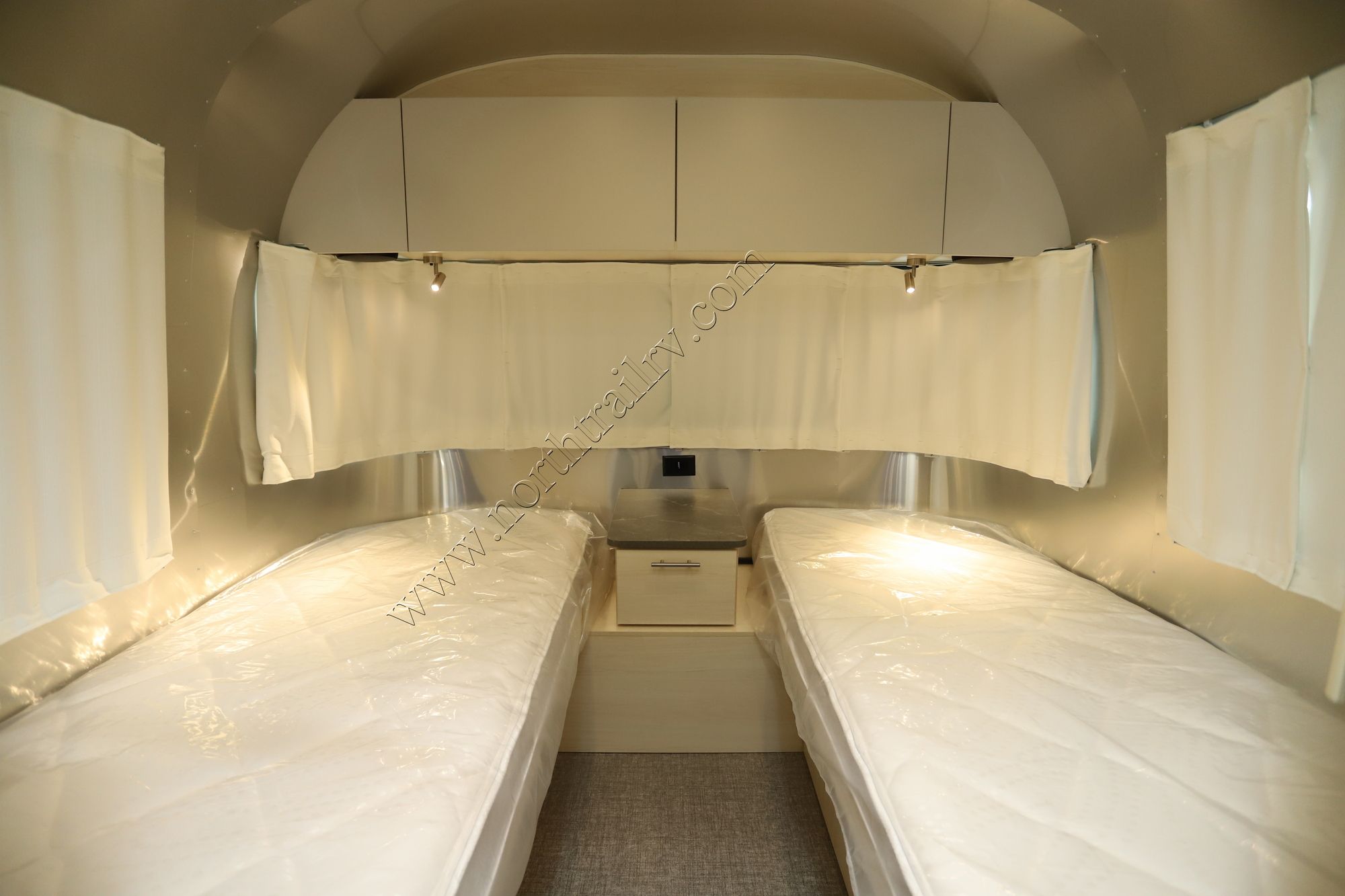 New 2026 Airstream Flying Cloud 23FB Travel Trailer  For Sale