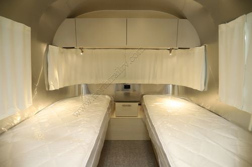 2026 Airstream Flying Cloud 23FB Travel Trailer