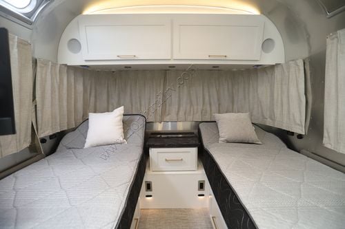 2025 Airstream Classic 33FB