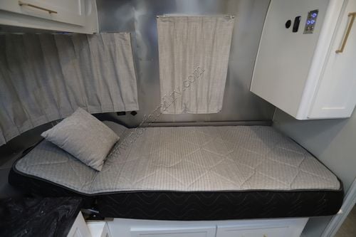 2025 Airstream Classic 33FB