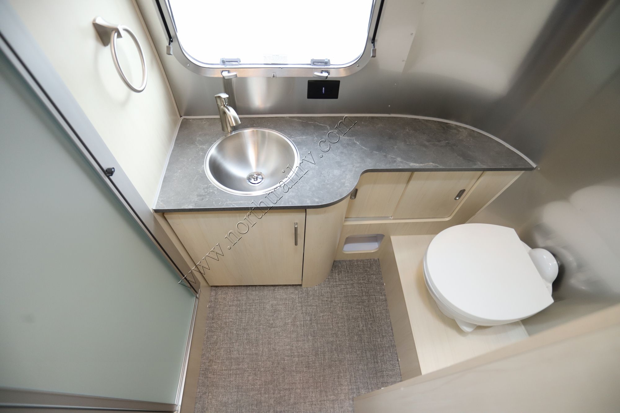 New 2026 Airstream Flying Cloud 23FB Travel Trailer  For Sale