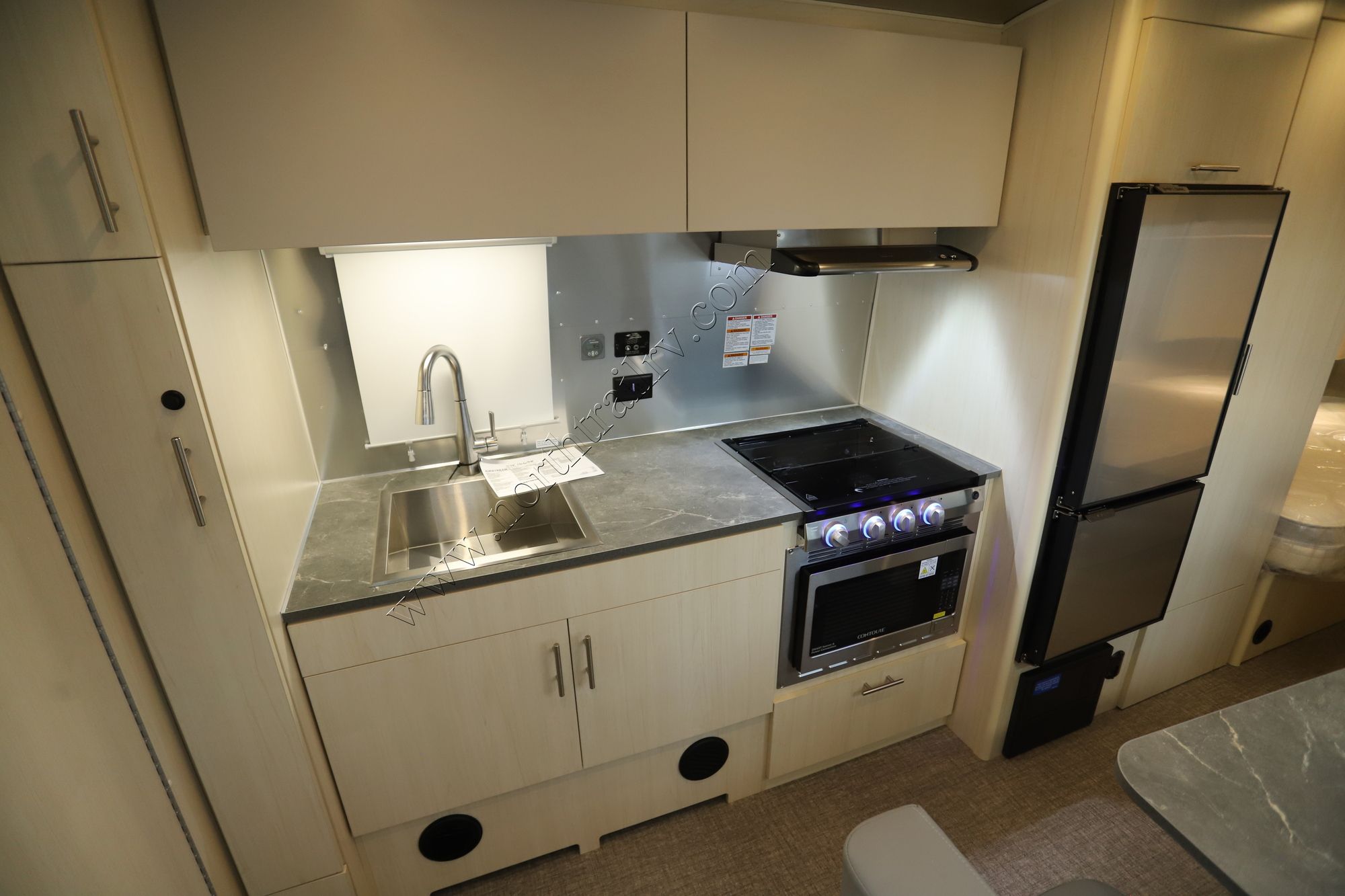 New 2026 Airstream Flying Cloud 23FB Travel Trailer  For Sale