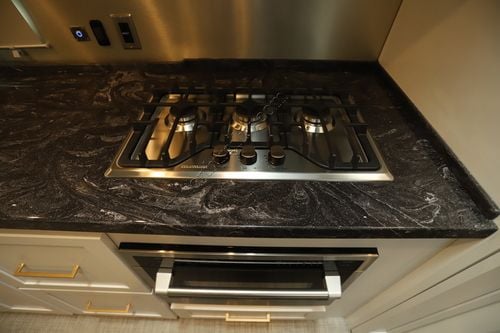 2025 Airstream Classic 33FB