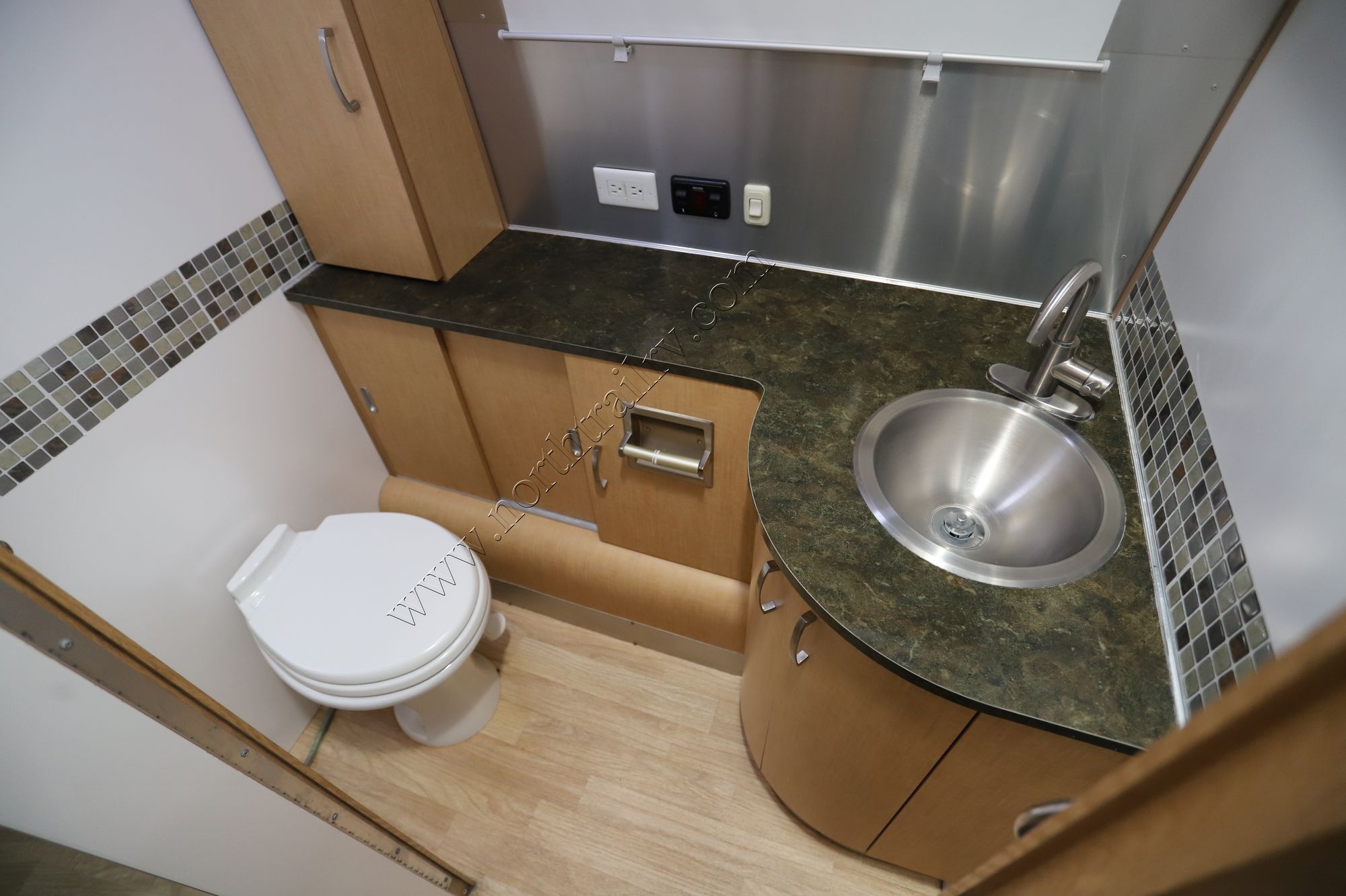 Used 2016 Airstream Flying Cloud FLYING CLOUD 30 Travel Trailer  For Sale