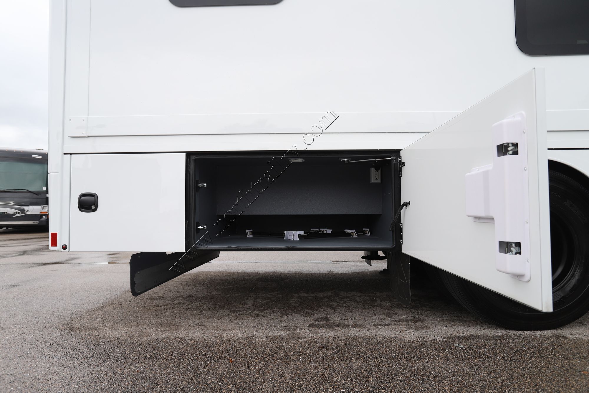 New 2026 Renegade Rv Verona Le 40LBH Super C  For Sale