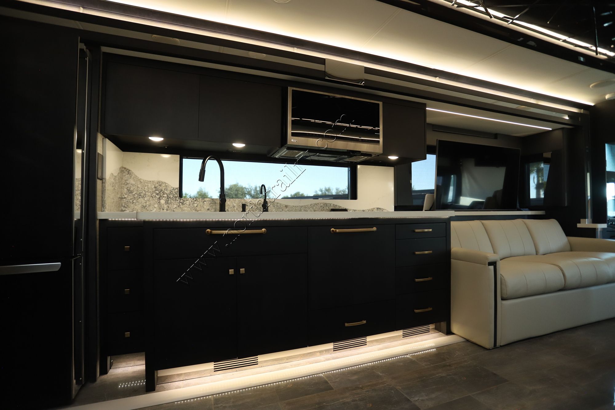 Used 2024 Tiffin Motor Homes Zephyr 45Z Class A  For Sale