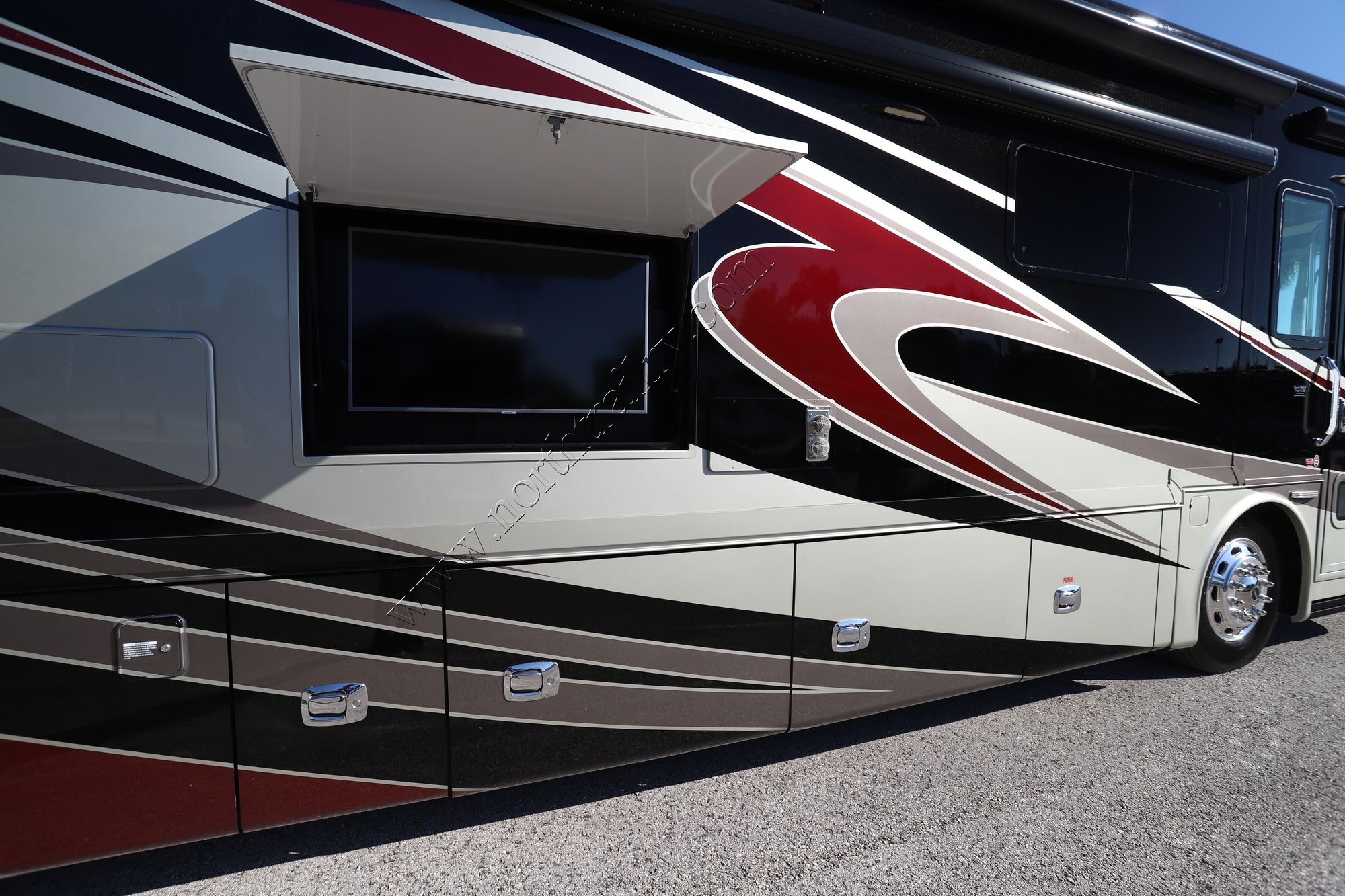 Used 2015 Tiffin Motor Homes Phaeton 40AH Class A  For Sale