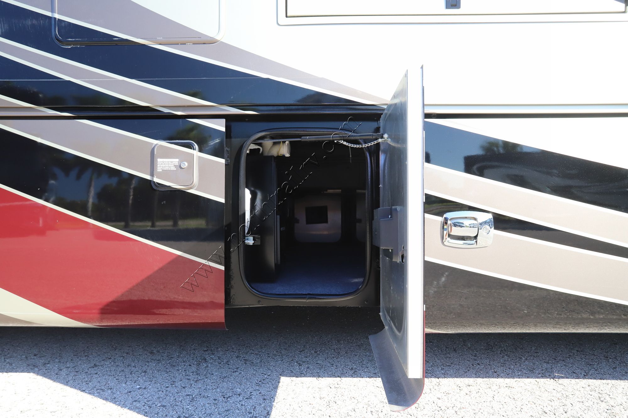 Used 2015 Tiffin Motor Homes Phaeton 40AH Class A  For Sale