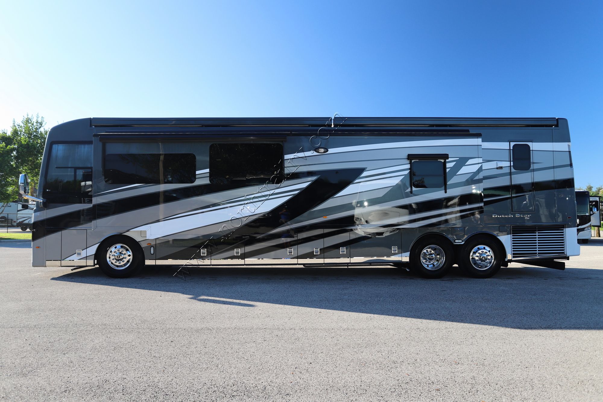 Used 2024 Newmar Dutch Star 4325 Class A  For Sale