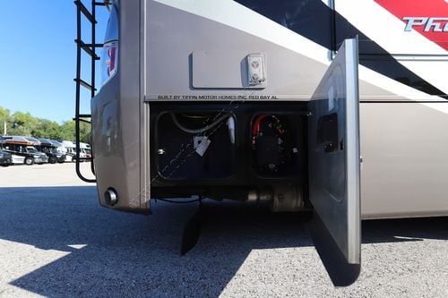 2015 Tiffin Motor Homes Phaeton 40AH