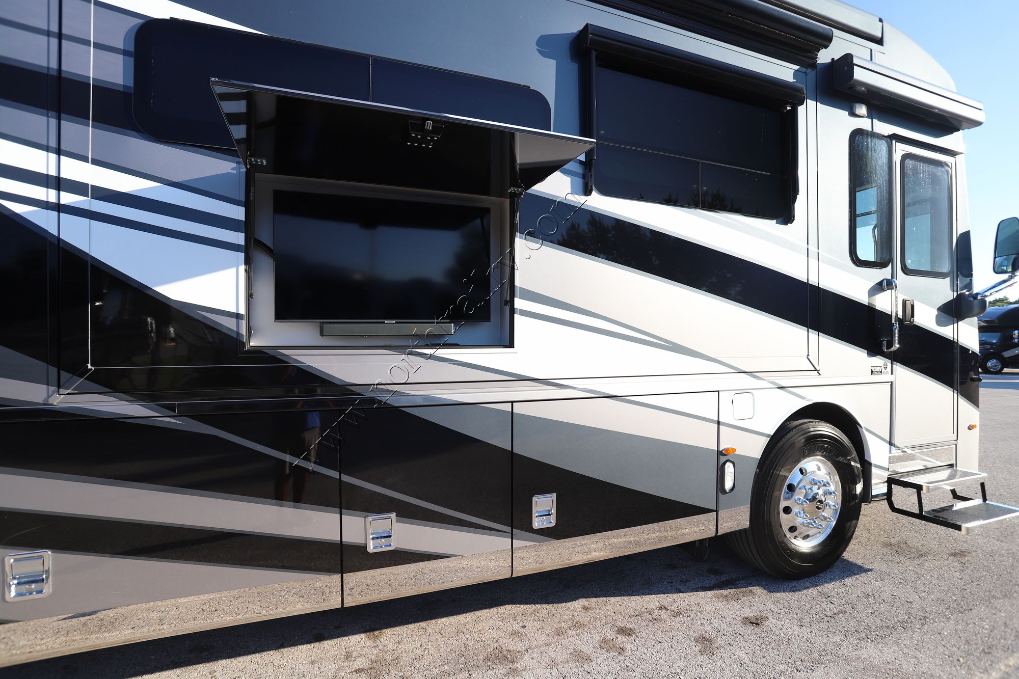 Used 2024 Newmar Dutch Star 4325 Class A  For Sale